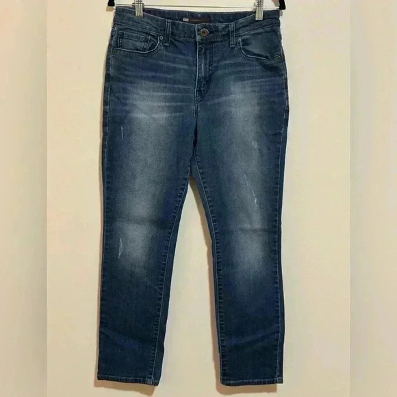 EUC  Throwback Levi’s Midrise Skinny Dark Wash Faded Slight Distressing - Picture 1 of 6